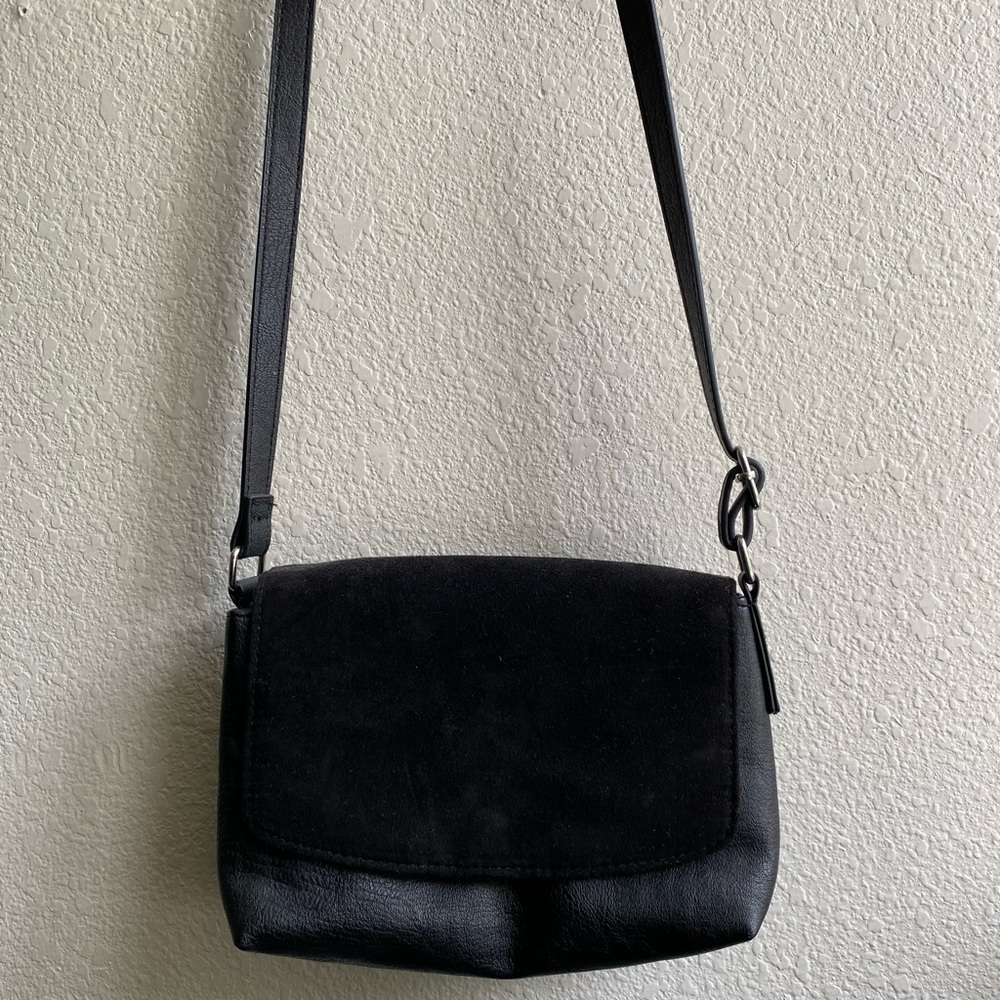 H&M faux suede/leather crossbody purse💫